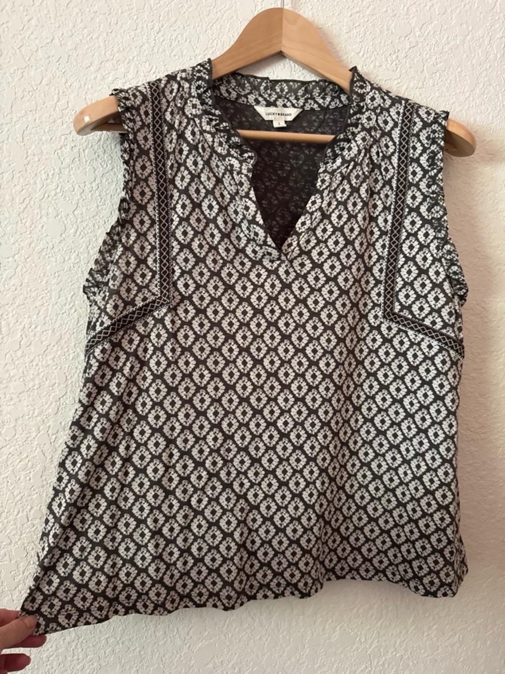 Lucky Brand Sleeveless Blouse Olive Cream Diamond Print Size L Boho Top